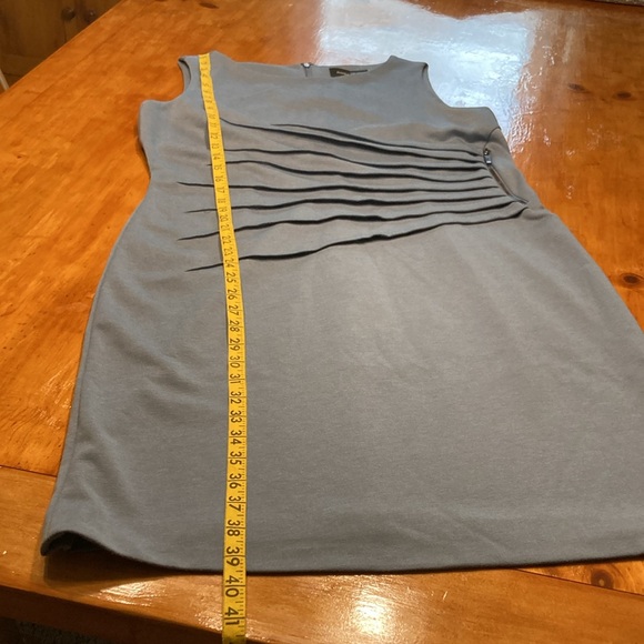 Ivanka Trump Blue Ruched Sunburst Sleeveless Round Neck Stretch Dress - Picture 6 of 11